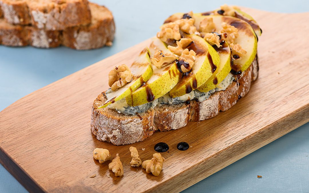 Pane Rusticano con gorgonzola, pere e noci